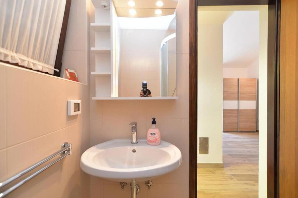 Apartment Vesna For 2, Free Parking And Wi-Fi Пула Экстерьер фото